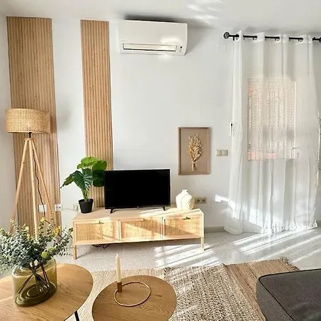 Nuevo Deluxe & Piscina 아파트