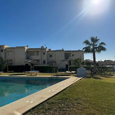 Nuevo Deluxe & Piscina *