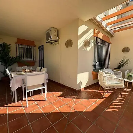 Nuevo Deluxe & Piscina * Torrox